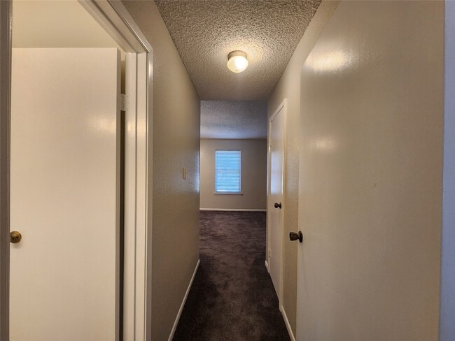 Building Photo - 17742 Kings Park Ln