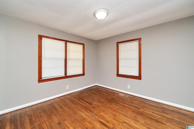 Building Photo - 1301 27th Ave N