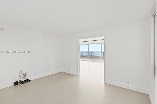 Building Photo - 1541 Brickell Ave