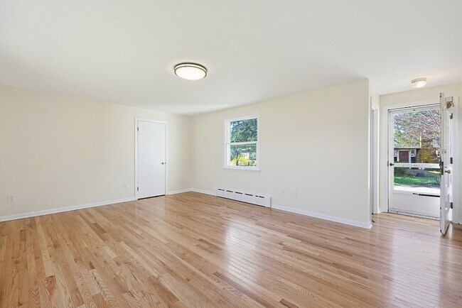 Building Photo - 9-13 W Main Street Unit 1