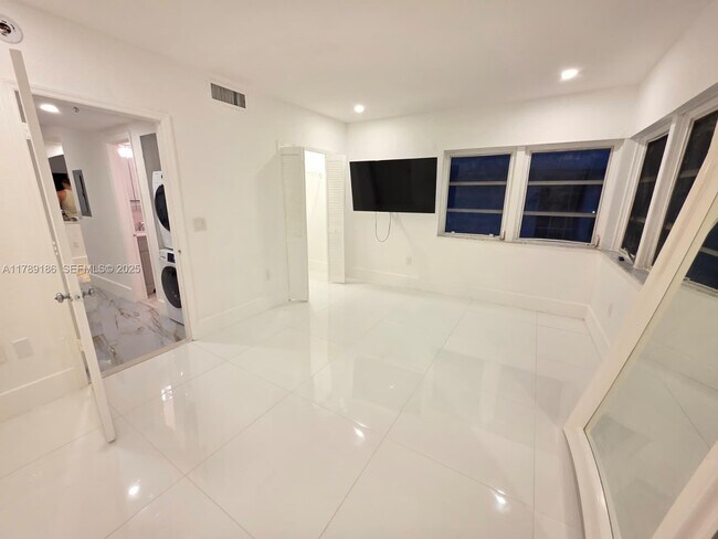 Building Photo - 760 Euclid Ave