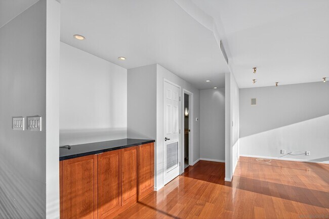 Building Photo - 3535 1st Ave.