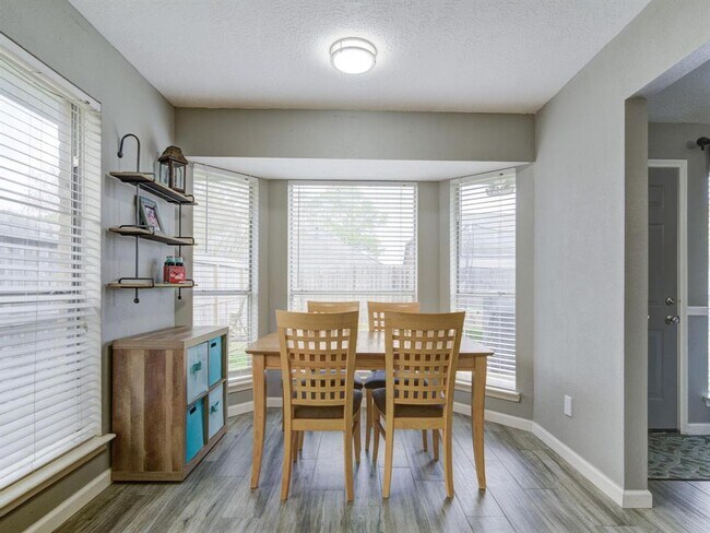 Building Photo - 10941 W Dogwood Dr