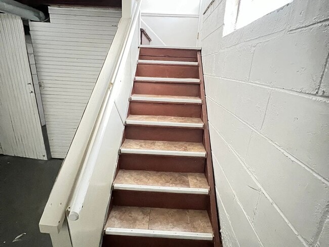 Building Photo - Walking Distance from Downtown!!!