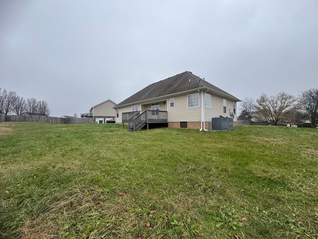 Building Photo - Gorgeous Single Family Home in Clarksville