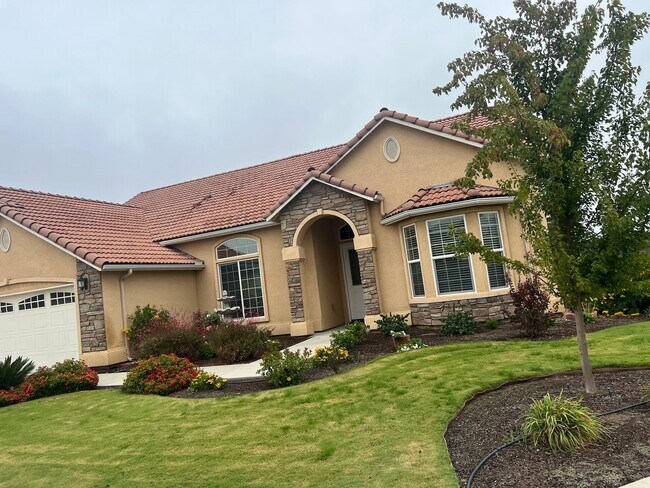 Building Photo - Beautiful Family Home