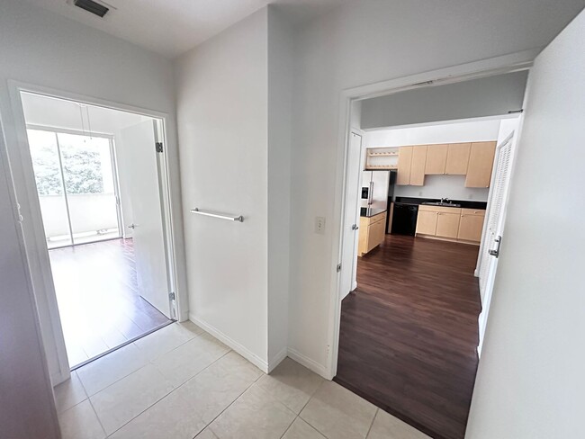 Building Photo - Modern Downtown Long Beach Condo with Ocea...