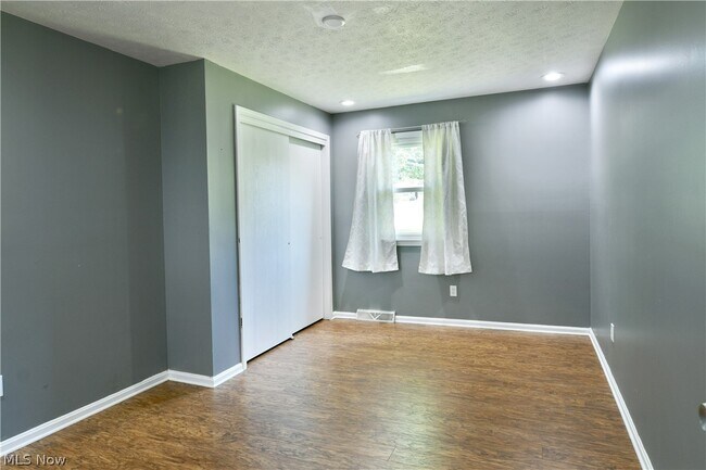 Building Photo - 5794 Merwin Chase Rd