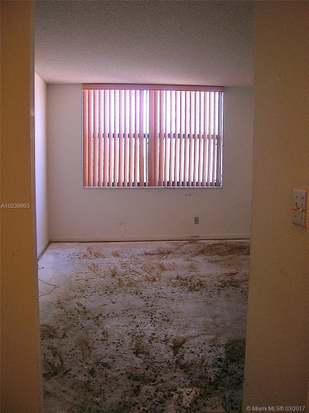 Building Photo - 18151 NE 31st Ct