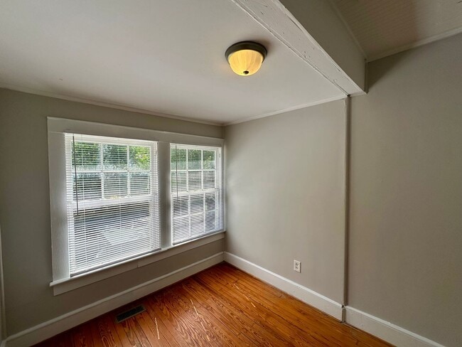 Building Photo - WILMINGTON - Sunset Park - Great location!...