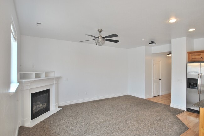 Building Photo - 696 N 240 E