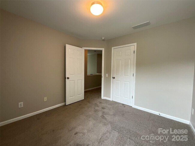 Building Photo - 2111 Arbor Vista Dr