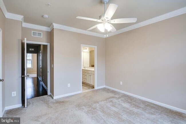 Building Photo - 833 Jarrett Ln