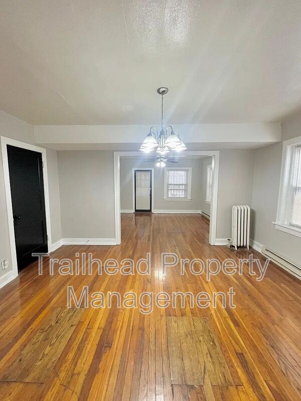 Building Photo - 4013 Charlotte St