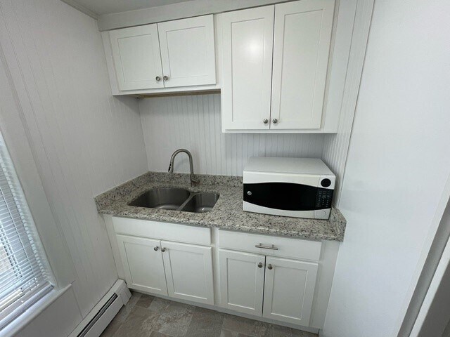 Building Photo - 348 River St