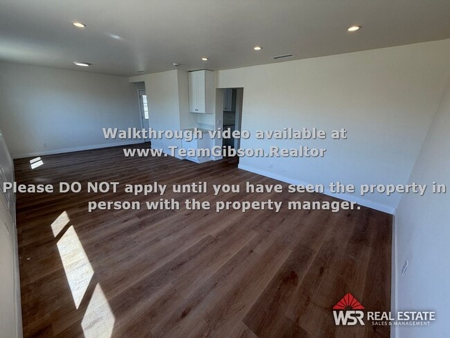 Building Photo - 3 Bedroom - 1 1/2 Bathroom Home on a Large Lot