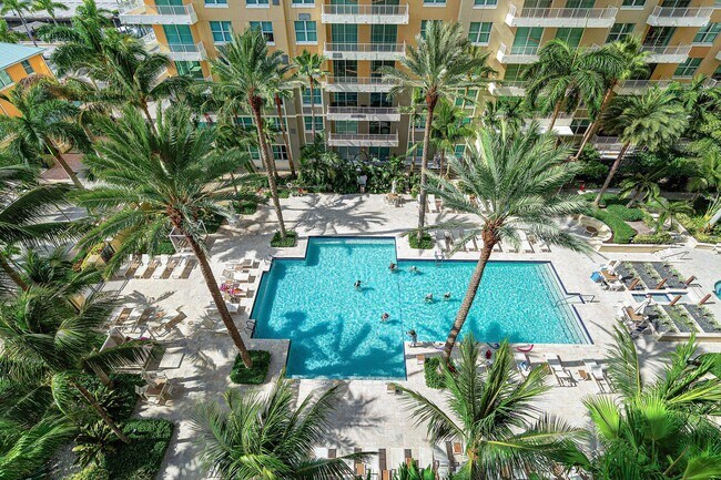 Building Photo - 700 E Boynton Beach Blvd