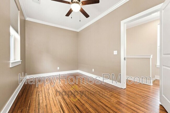 Building Photo - 4613 Oakwood Ave