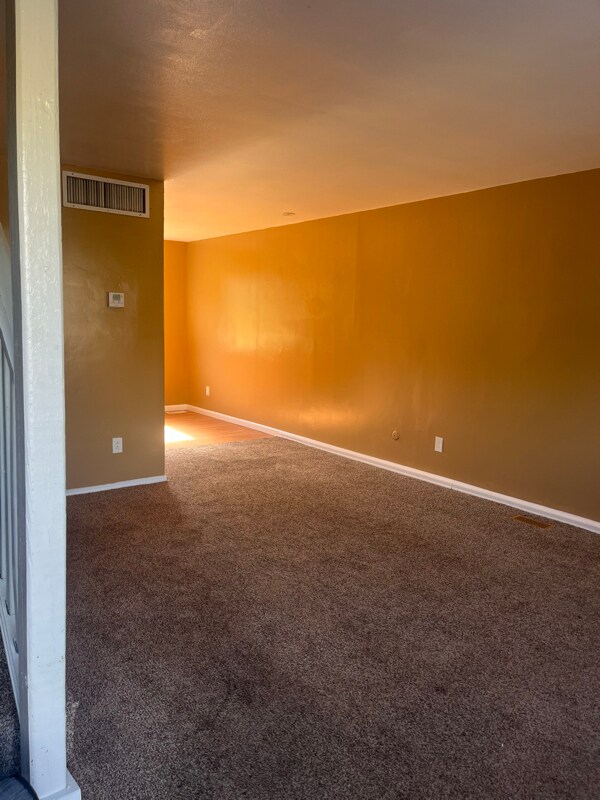 Building Photo - 2018 Hickorydale Dr