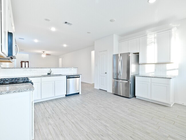 Building Photo - 10711 Catclaw Ct