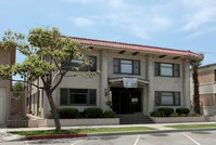 Building Photo - 1532 E 2nd St