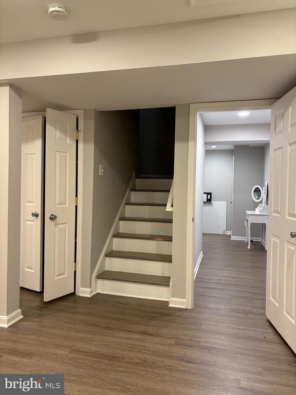 Building Photo - 9830 Meadow Valley Dr