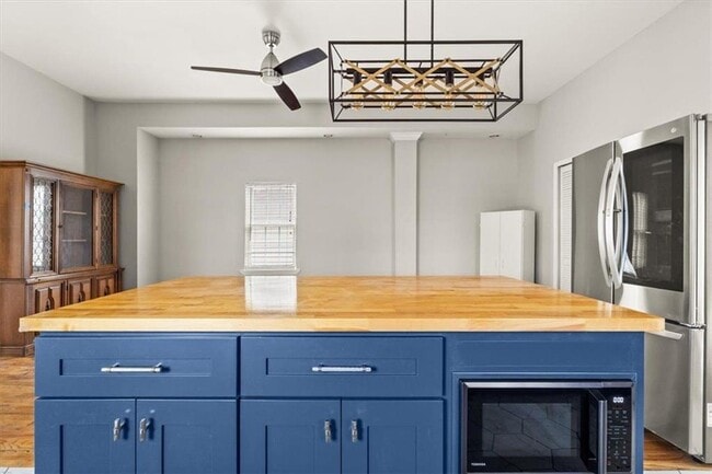 Building Photo - 66 Weyman Ave SW