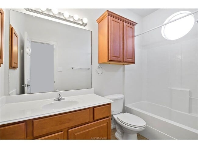 Building Photo - 305 Holleman Dr E