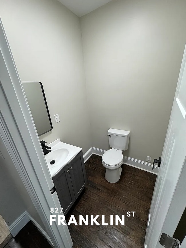 Building Photo - 827 Franklin St