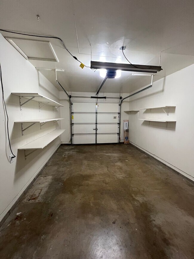 Building Photo - 928-932 N 6th Street