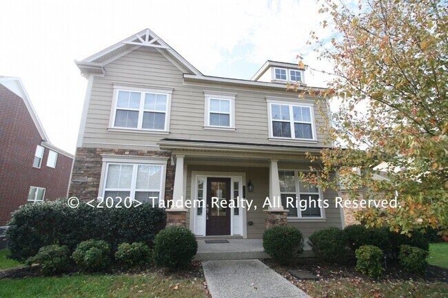 Building Photo - Franklin Home 3 bed 2.5 Baths