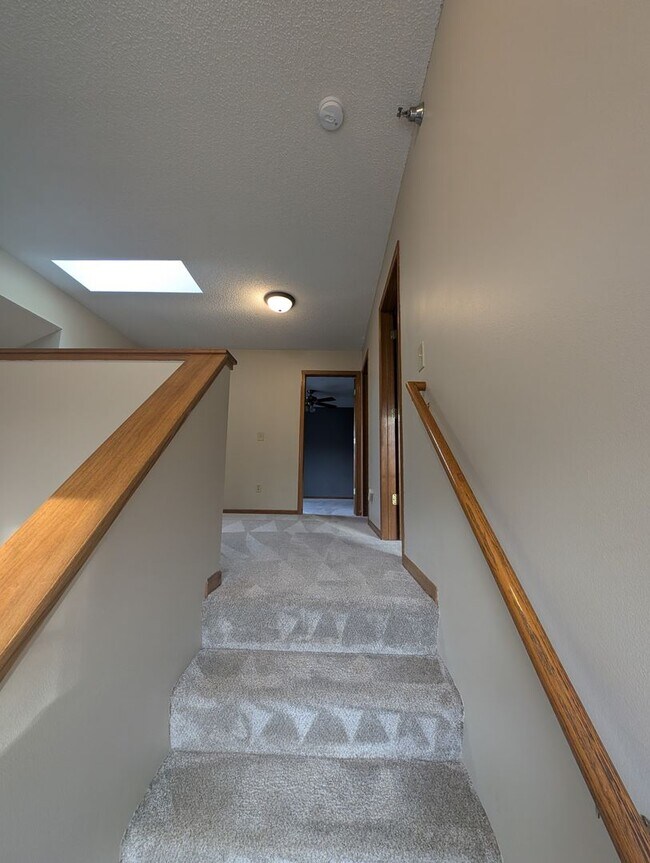 Building Photo - 2583 Bedford Ct