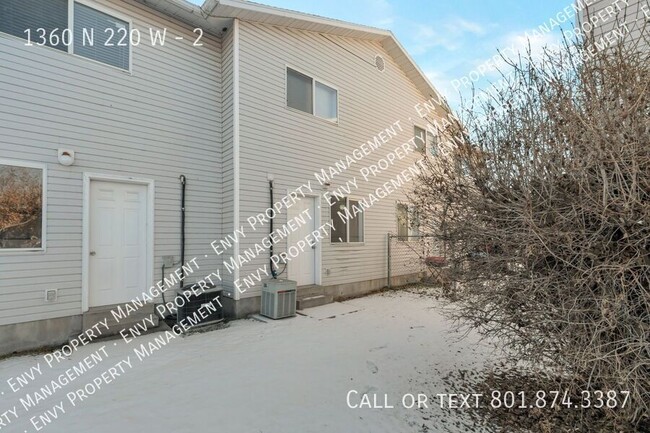 Building Photo - Cozy 2 Bed, 2 Bath Home with Stylish Floor...