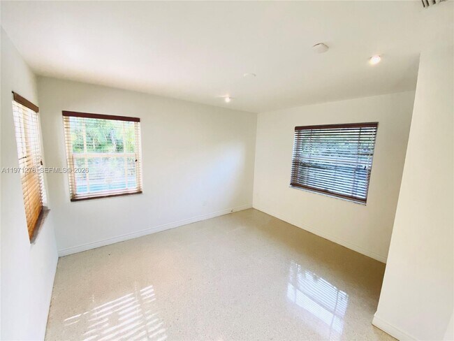 Building Photo - 8959 Dickens Ave