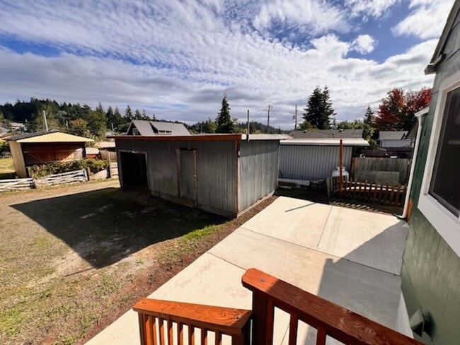 Building Photo - 2164