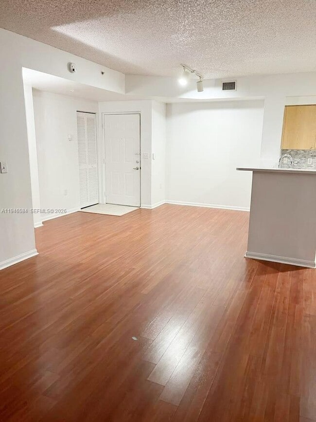 Building Photo - 7930 N Nob Hill Rd