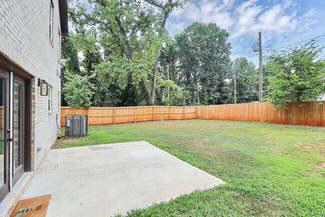 Building Photo - Stunning 3BD/2.5BA Home in Charlotte!
