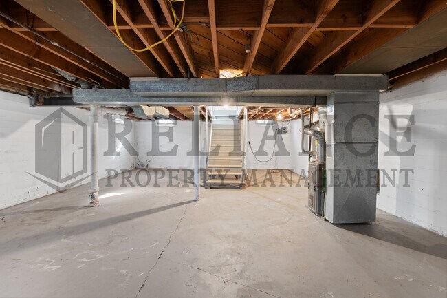 Building Photo - 2042 S Pinecrest St