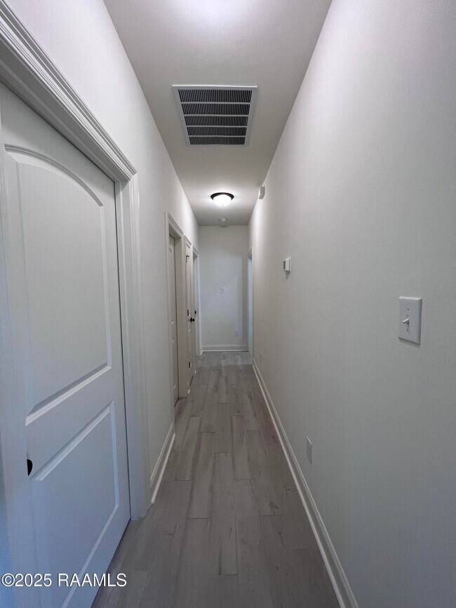 Building Photo - 107 Tenor St