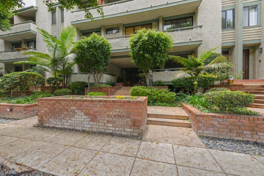 Building Photo - 2663 Centinela Ave