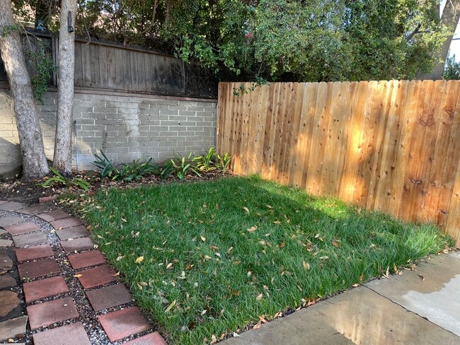 Building Photo - 14517 Hesby St