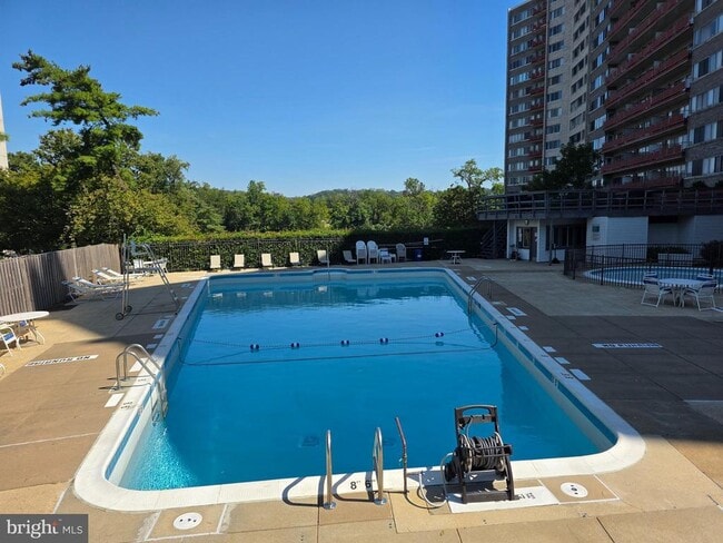 Building Photo - 5340 Holmes Run Pkwy