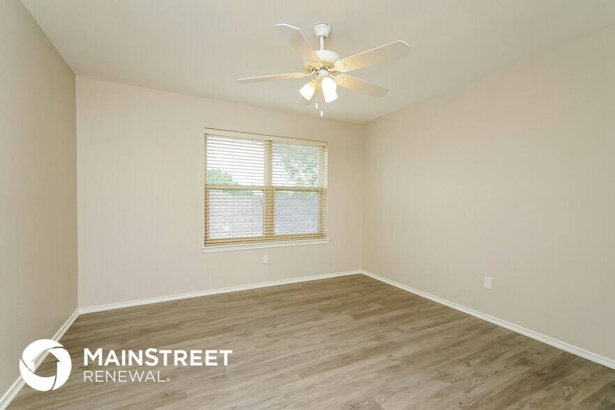 Building Photo - 1617 Palisades Dr