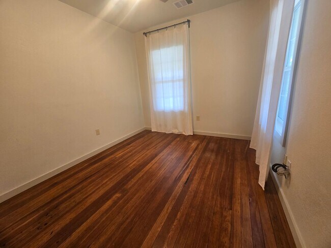 Building Photo - Wonderful in Waco!