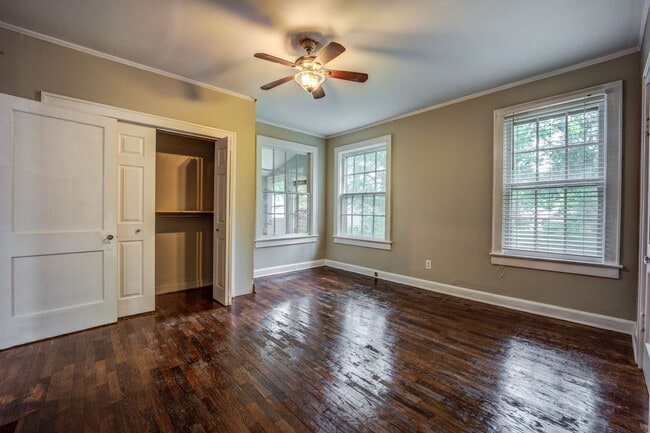 Building Photo - Freshly Updated 3 Bedroom Home