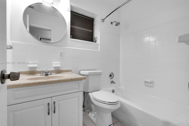 Building Photo - 4700 NE 21st Ave