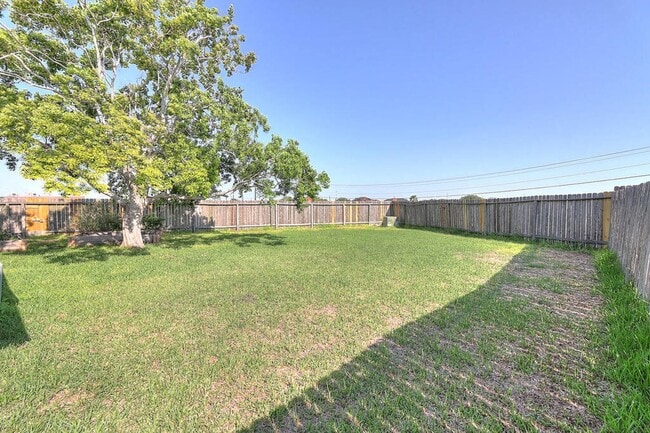 Building Photo - 7605 Cougar Dr