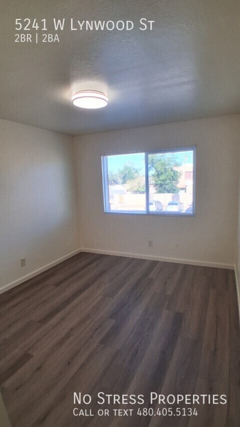 Building Photo - 5241 W Lynwood St