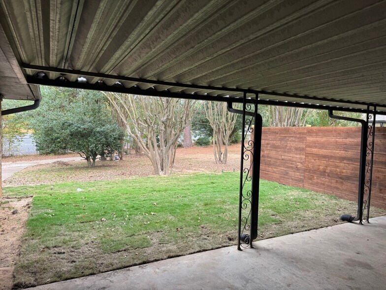 Building Photo - 1524 Timber Creek Dr