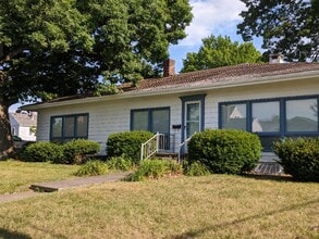 Building Photo - 215 W Cass St
